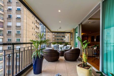 Apartamento à venda com 218m², 3 quartos e 4 vagasVaranda da Sala