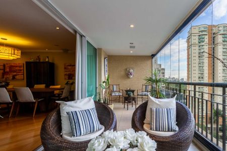 Apartamento à venda com 218m², 3 quartos e 4 vagasVaranda da Sala