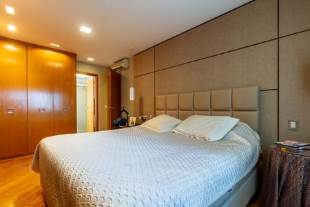 Apartamento à venda com 218m², 3 quartos e 4 vagasSuíte 1