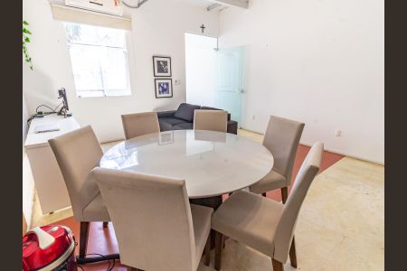 Casa à venda com 300m², 2 quartos e 4 vagasSala/Cozinha