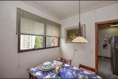 Apartamento à venda com 285m², 4 quartos e 4 vagas Apartamento à venda com 285m², 4 quartos e 4 vagasCopa