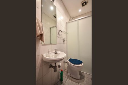 Apartamento à venda com 285m², 4 quartos e 4 vagas Apartamento à venda com 285m², 4 quartos e 4 vagasBanheiro de Serviço