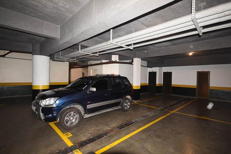 Apartamento à venda com 285m², 4 quartos e 4 vagas Apartamento à venda com 285m², 4 quartos e 4 vagasÁrea comum - Vagas de Garagem