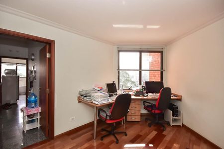 Apartamento à venda com 285m², 4 quartos e 4 vagas Apartamento à venda com 285m², 4 quartos e 4 vagasCorredor