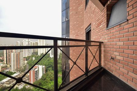 Apartamento à venda com 285m², 4 quartos e 4 vagas Apartamento à venda com 285m², 4 quartos e 4 vagasVaranda da Suíte 1