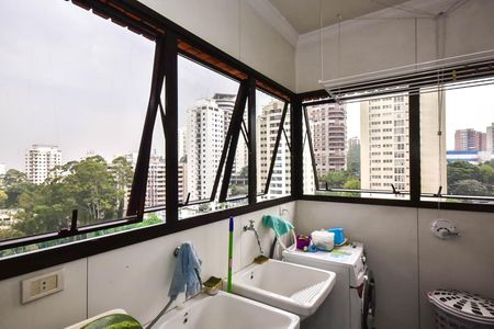 Apartamento à venda com 285m², 4 quartos e 4 vagas Apartamento à venda com 285m², 4 quartos e 4 vagasÁrea de Serviço