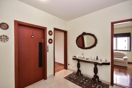 Apartamento à venda com 285m², 4 quartos e 4 vagas Apartamento à venda com 285m², 4 quartos e 4 vagasSala - Hall de Entrada