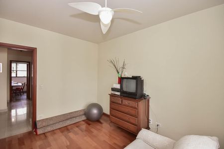 Apartamento à venda com 285m², 4 quartos e 4 vagas Apartamento à venda com 285m², 4 quartos e 4 vagasQuarto