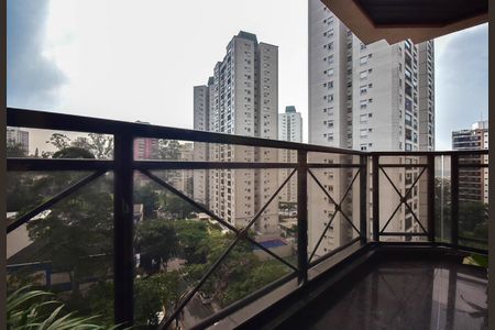 Apartamento à venda com 285m², 4 quartos e 4 vagas Apartamento à venda com 285m², 4 quartos e 4 vagasVaranda da Suíte 2