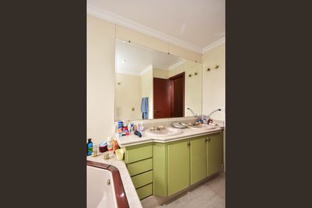 Apartamento à venda com 285m², 4 quartos e 4 vagas Apartamento à venda com 285m², 4 quartos e 4 vagasBanheiro da Suíte 3