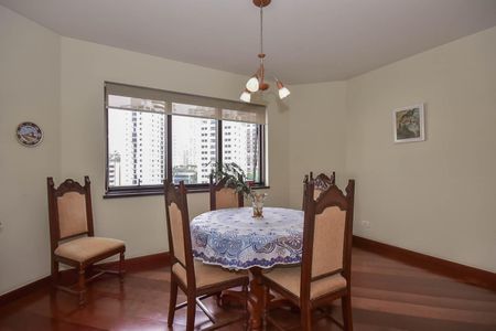 Apartamento à venda com 285m², 4 quartos e 4 vagas Apartamento à venda com 285m², 4 quartos e 4 vagasSala de Jantar