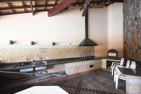 Apartamento à venda com 285m², 4 quartos e 4 vagas Apartamento à venda com 285m², 4 quartos e 4 vagasÁrea comum - Churrasqueira