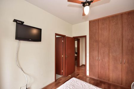 Apartamento à venda com 285m², 4 quartos e 4 vagas Apartamento à venda com 285m², 4 quartos e 4 vagasSuíte 2