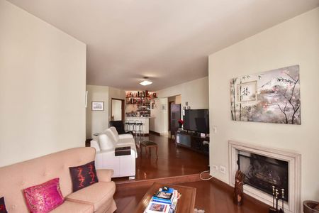 Apartamento à venda com 285m², 4 quartos e 4 vagas Apartamento à venda com 285m², 4 quartos e 4 vagasSala