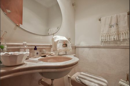 Apartamento à venda com 285m², 4 quartos e 4 vagas Apartamento à venda com 285m², 4 quartos e 4 vagasLavabo