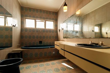 Casa para alugar com 530m², 4 quartos e 3 vagas Casa para alugar com 530m², 4 quartos e 3 vagasBanheiro da Suíte 1