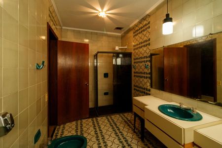 Casa para alugar com 530m², 4 quartos e 3 vagas Casa para alugar com 530m², 4 quartos e 3 vagasBanheiro da Suíte 2