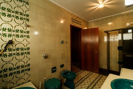 Casa para alugar com 530m², 4 quartos e 3 vagas Casa para alugar com 530m², 4 quartos e 3 vagasBanheiro da Suíte 2