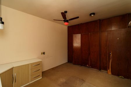 Casa para alugar com 530m², 4 quartos e 3 vagas Casa para alugar com 530m², 4 quartos e 3 vagasQuarto