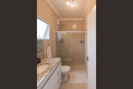 Casa à venda com 250m², 3 quartos e 6 vagas Casa à venda com 250m², 3 quartos e 6 vagasBanheiro da Suíte