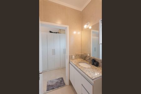 Casa à venda com 250m², 3 quartos e 6 vagas Casa à venda com 250m², 3 quartos e 6 vagasBanheiro da Suíte
