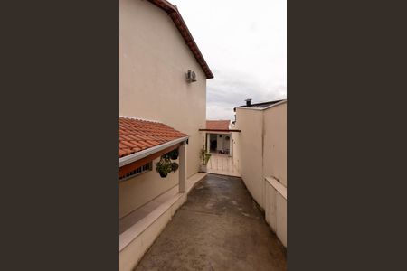 Casa à venda com 250m², 3 quartos e 6 vagas Casa à venda com 250m², 3 quartos e 6 vagasCorredor e Garagem