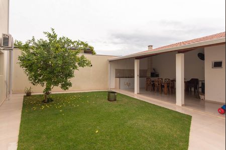 Casa à venda com 250m², 3 quartos e 6 vagas Casa à venda com 250m², 3 quartos e 6 vagasChurrasqueira