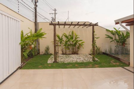 Casa à venda com 250m², 3 quartos e 6 vagas Casa à venda com 250m², 3 quartos e 6 vagasJardim