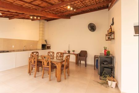 Casa à venda com 250m², 3 quartos e 6 vagas Casa à venda com 250m², 3 quartos e 6 vagasChurrasqueira