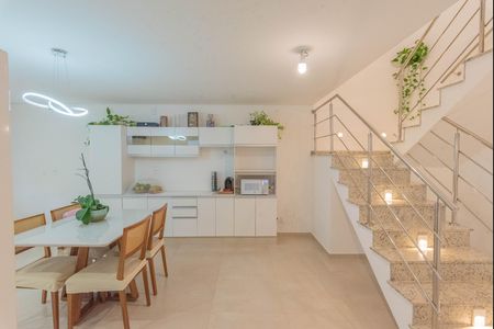 Casa à venda com 250m², 3 quartos e 6 vagas Casa à venda com 250m², 3 quartos e 6 vagasCozinha
