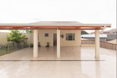 Casa à venda com 250m², 3 quartos e 6 vagas Casa à venda com 250m², 3 quartos e 6 vagasGaragem e Fachada