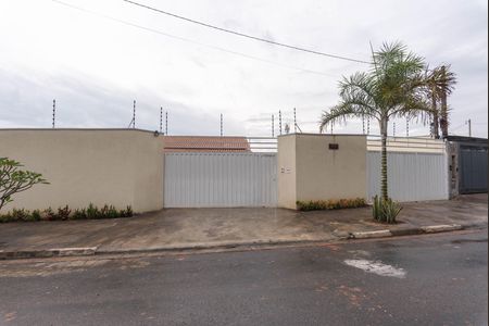 Fachada de casa à venda com 3 quartos, 250m² em Jardim São Fernando, Campinas