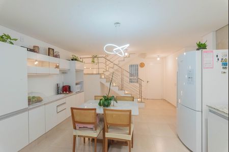 Casa à venda com 250m², 3 quartos e 6 vagas Casa à venda com 250m², 3 quartos e 6 vagasCozinha