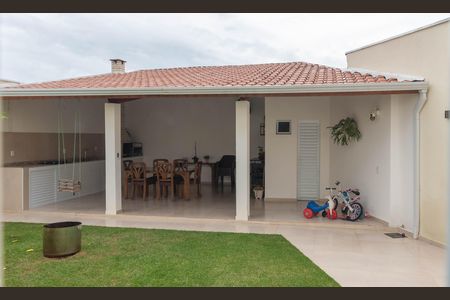Casa à venda com 250m², 3 quartos e 6 vagas Casa à venda com 250m², 3 quartos e 6 vagasChurrasqueira