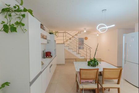 Casa à venda com 250m², 3 quartos e 6 vagas Casa à venda com 250m², 3 quartos e 6 vagasCozinha