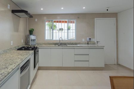 Casa à venda com 250m², 3 quartos e 6 vagas Casa à venda com 250m², 3 quartos e 6 vagasCozinha