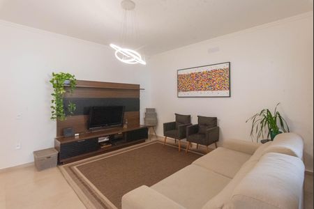 Casa à venda com 250m², 3 quartos e 6 vagas Casa à venda com 250m², 3 quartos e 6 vagasSala