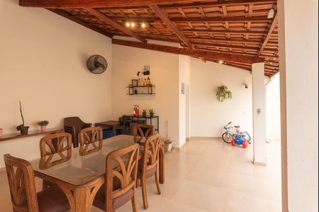 Casa à venda com 250m², 3 quartos e 6 vagas Casa à venda com 250m², 3 quartos e 6 vagasChurrasqueira