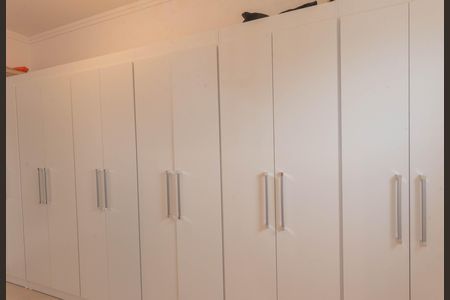 Casa à venda com 250m², 3 quartos e 6 vagas Casa à venda com 250m², 3 quartos e 6 vagasSuíte