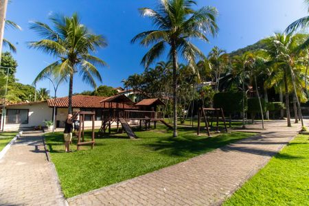 Casa de condomínio à venda com 352m², 4 quartos e 2 vagas Casa de condomínio à venda com 352m², 4 quartos e 2 vagasÁrea comum