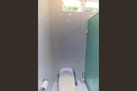 Casa de condomínio à venda com 352m², 4 quartos e 2 vagas Casa de condomínio à venda com 352m², 4 quartos e 2 vagasBanheiro da Suíte 1