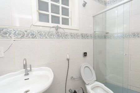 Casa para alugar com 360m², 4 quartos e 6 vagas Casa para alugar com 360m², 4 quartos e 6 vagasBanheiro da Suíte 2