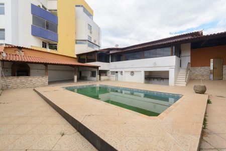 Casa para alugar com 360m², 4 quartos e 6 vagas Casa para alugar com 360m², 4 quartos e 6 vagasPiscina