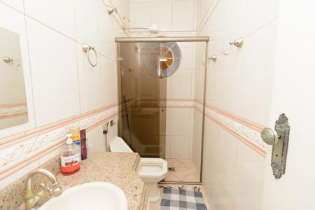 Casa para alugar com 360m², 4 quartos e 6 vagas Casa para alugar com 360m², 4 quartos e 6 vagasBanheiro da Suíte 1