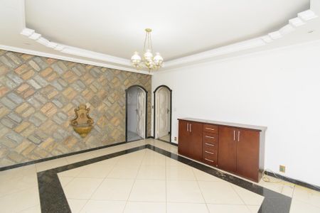 Casa para alugar com 360m², 4 quartos e 6 vagas Casa para alugar com 360m², 4 quartos e 6 vagasSala de Jantar