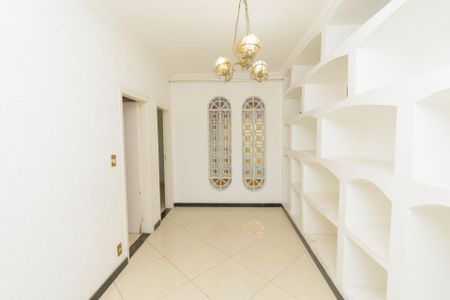 Casa para alugar com 360m², 4 quartos e 6 vagas Casa para alugar com 360m², 4 quartos e 6 vagasHall de Acesso aos Quartos