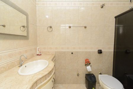 Casa para alugar com 360m², 4 quartos e 6 vagas Casa para alugar com 360m², 4 quartos e 6 vagasBanheiro Social