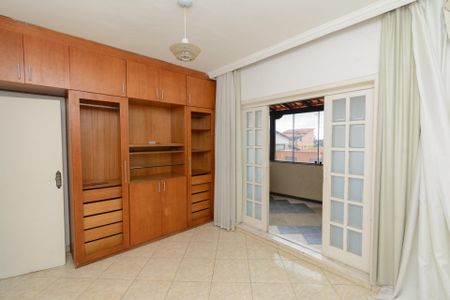 Casa para alugar com 360m², 4 quartos e 6 vagas Casa para alugar com 360m², 4 quartos e 6 vagasSuíte 2