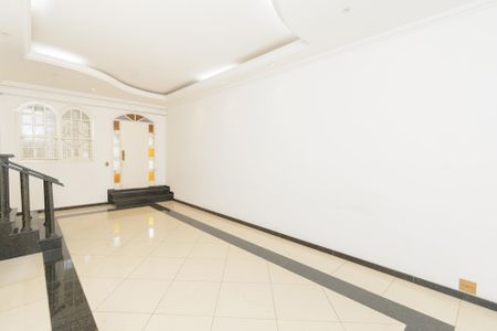 Casa para alugar com 360m², 4 quartos e 6 vagas Casa para alugar com 360m², 4 quartos e 6 vagasSala de Estar