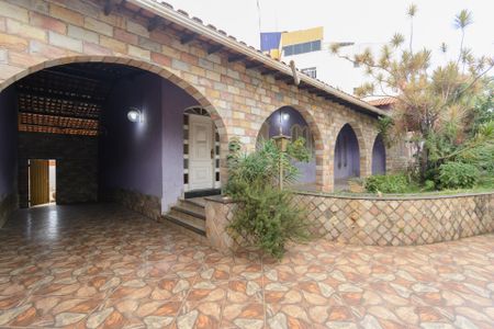 Casa para alugar com 360m², 4 quartos e 6 vagas Casa para alugar com 360m², 4 quartos e 6 vagasGaragem 1